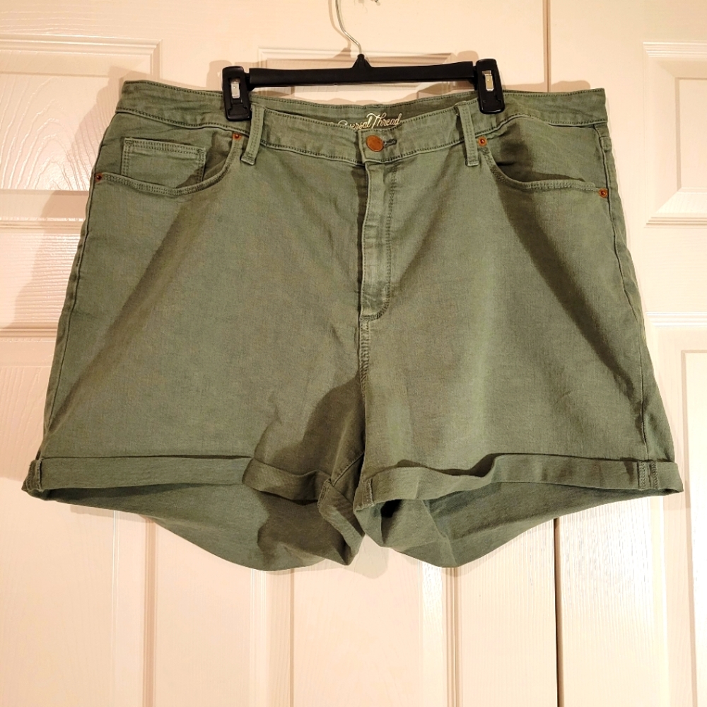 Universal Thread Midi Olive Shorts 22W